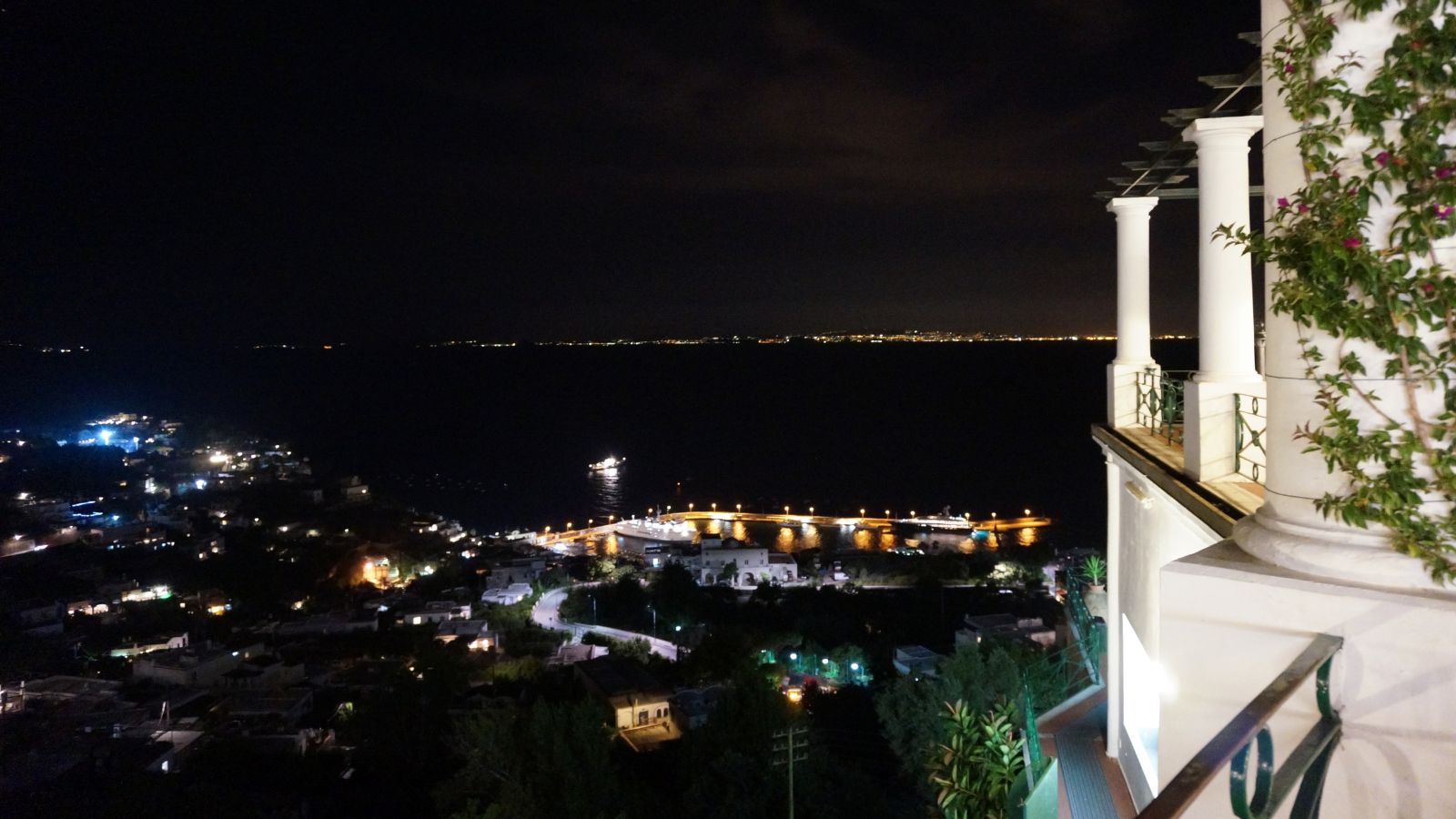 Capri di sera: il lusso più autentico è una passeggiata